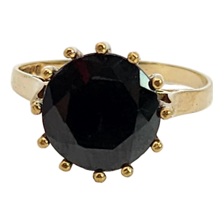 1094: Vintage: 9ct Gold Round Cut Red Garnet Solitaire- Date Mark 1974