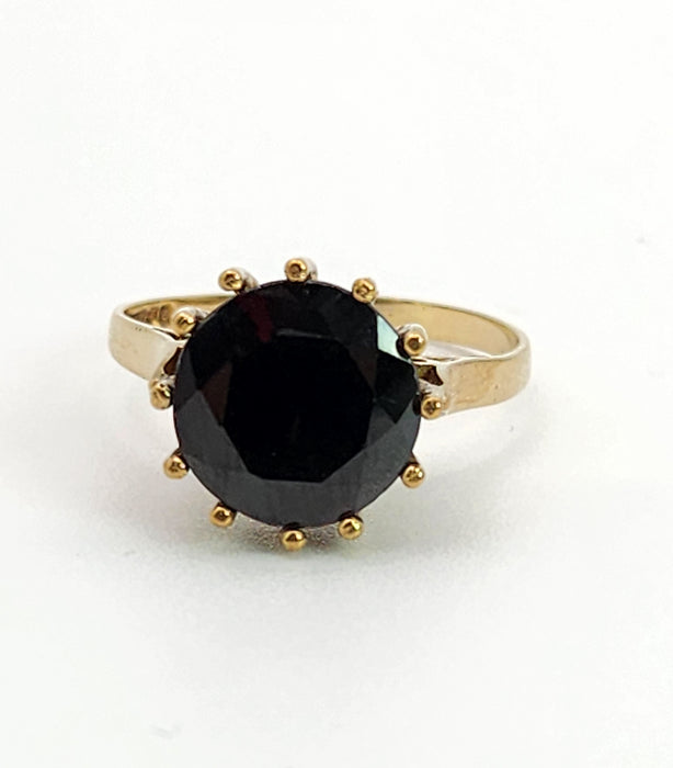 1094: Vintage: 9ct Gold Round Cut Red Garnet Solitaire- Date Mark 1974