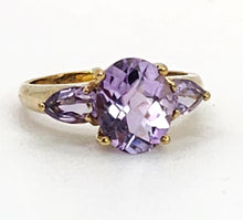 Cargar imagen en el visor de la galería, 1131 Vintage: 9ct Gold Lilac Amethyst Trilogy Dress Ring- captivating cut combination
