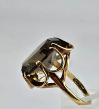 Cargar imagen en el visor de la galería, 1117: Vintage: 9ct Gold Smokey/Cognac Quartz Ring- From 1972
