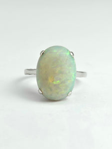 1148: Vintage; 9ct Gold Large White Cabochon Cut Opal Ring