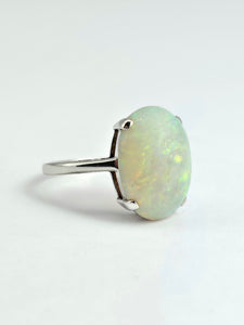 1148: Vintage; 9ct Gold Large White Cabochon Cut Opal Ring