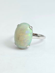 1148: Vintage; 9ct Gold Large White Cabochon Cut Opal Ring