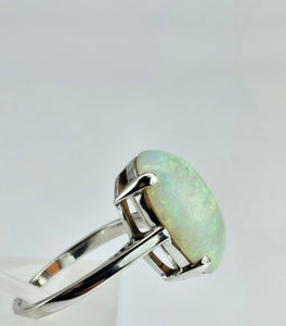 1148: Vintage; 9ct Gold Large White Cabochon Cut Opal Ring