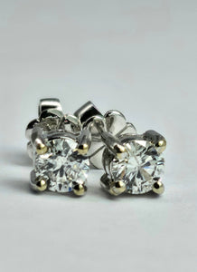 1152: Vintage:14ct White Gold Round Full Cut Diamonds Stud Earrings