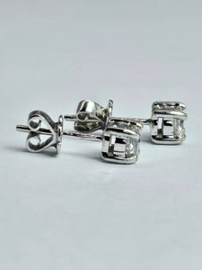 1152: Vintage:14ct White Gold Round Full Cut Diamonds Stud Earrings