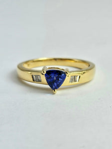 1399: Vintage; 18ct Gold Trillion-Cut Blue Tanzanite Diamonds Dress/Stacker Ring