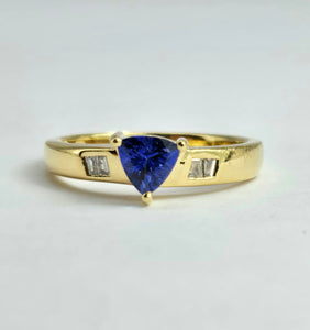 1399: Vintage; 18ct Gold Trillion-Cut Blue Tanzanite Diamonds Dress/Stacker Ring