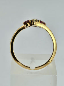 1442: Vintage; 18ct Gold Ruby Diamonds Three Stone Ring