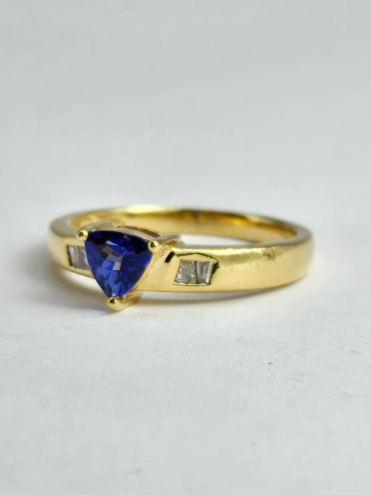 Vintage: 18ct Gold Trillion Cut Tanzanite & Diamond Dress Ring