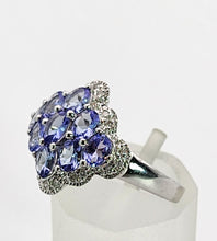 Cargar imagen en el visor de la galería, 1390: Vintage: 14ct White Gold Tanzanites 20 Diamonds Geometric Set Ring- sparkling combination
