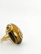 Load image into Gallery viewer, 6008: Vintage: 9ct Gold Large Oval Tiger&#39;s Eye Cocktail Ring- outrageous
