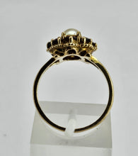 Load image into Gallery viewer, 1169: Vintage: 9ct Gold 8 Rich Red Garnets Pearl Flower Head Ring- From 1965
