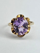Cargar imagen en el visor de la galería, 1170: Vintage; 9ct Gold Lilac Amethyst Solitaire Ring- mature stone, lovely hues
