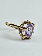 Cargar imagen en el visor de la galería, 1170: Vintage; 9ct Gold Lilac Amethyst Solitaire Ring- mature stone, lovely hues
