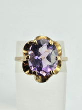 Cargar imagen en el visor de la galería, 1170: Vintage; 9ct Gold Lilac Amethyst Solitaire Ring- mature stone, lovely hues
