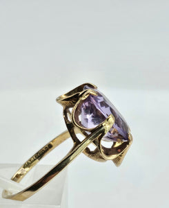 1170: Vintage; 9ct Gold Lilac Amethyst Solitaire Ring- mature stone, lovely hues