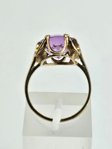 1170: Vintage; 9ct Gold Lilac Amethyst Solitaire Ring- mature stone, lovely hues