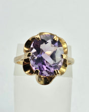 Cargar imagen en el visor de la galería, 1170: Vintage; 9ct Gold Lilac Amethyst Solitaire Ring- mature stone, lovely hues
