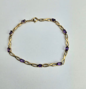 1220: Vintage: 9ct Gold Amethysts Link Bracelet- tastefully understated