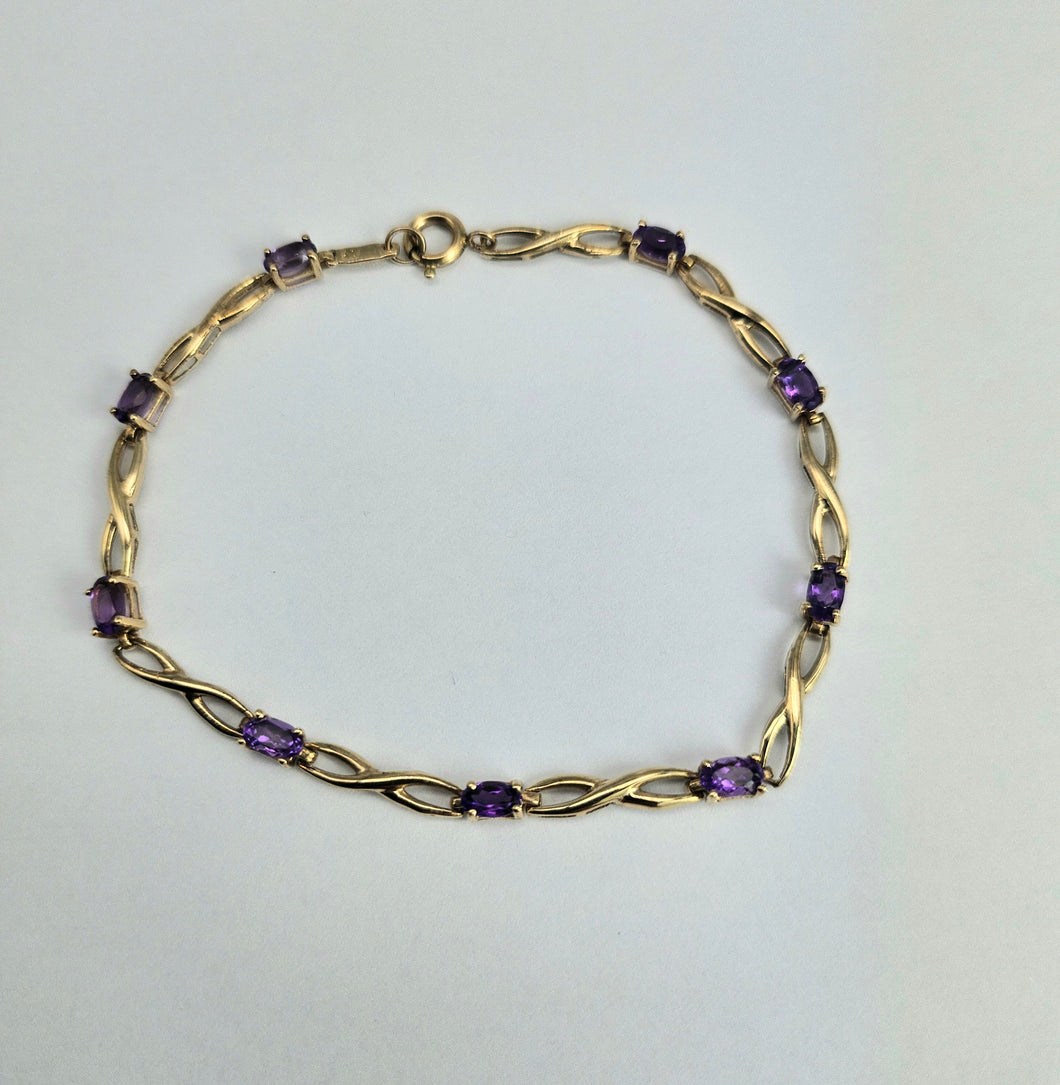 1220: Vintage: 9ct Gold Amethysts Link Bracelet- tastefully understated