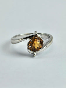 1236: Vintage: 18ct White Gold Round Cut Yellow Citrine Illusion Set Dress Ring- Lush!