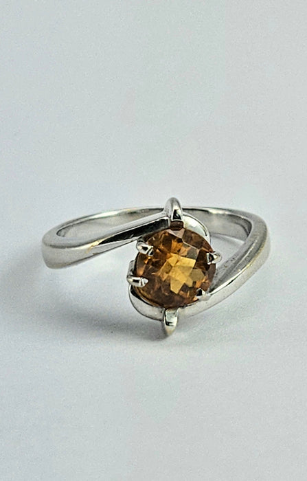 1236: Vintage: 18ct White Gold Round Cut Yellow Citrine Illusion Set Dress Ring- Lush!