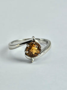 1236: Vintage: 18ct White Gold Round Cut Yellow Citrine Illusion Set Dress Ring- Lush!