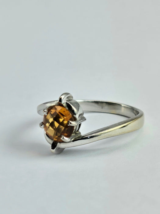1236: Vintage: 18ct White Gold Round Cut Yellow Citrine Illusion Set Dress Ring- Lush!