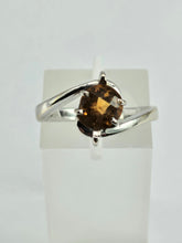 Load image into Gallery viewer, 1236: Vintage: 18ct White Gold Round Cut Yellow Citrine Illusion Set Dress Ring- Lush!
