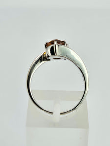 1236: Vintage: 18ct White Gold Round Cut Yellow Citrine Illusion Set Dress Ring- Lush!