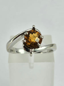 1236: Vintage: 18ct White Gold Round Cut Yellow Citrine Illusion Set Dress Ring- Lush!