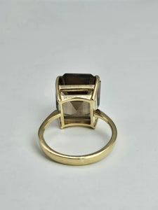 1099: Vintage: 9ct Gold Large Emerald Cut Quartz Statement Ring- Large finger size