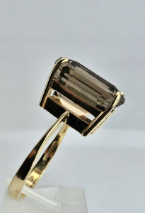 1099: Vintage: 9ct Gold Large Emerald Cut Quartz Statement Ring- Large finger size