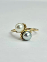 Cargar imagen en el visor de la galería, 1145: Vintage: 9ct Gold Silver &amp; Cream Cultured Pearl Dress Ring- lovely contrast
