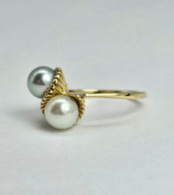 Cargar imagen en el visor de la galería, 1145: Vintage: 9ct Gold Silver &amp; Cream Cultured Pearl Dress Ring- lovely contrast
