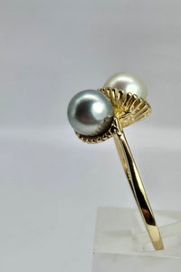 1145: Vintage: 9ct Gold Silver & Cream Cultured Pearl Dress Ring- lovely contrast