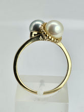 Cargar imagen en el visor de la galería, 1145: Vintage: 9ct Gold Silver &amp; Cream Cultured Pearl Dress Ring- lovely contrast
