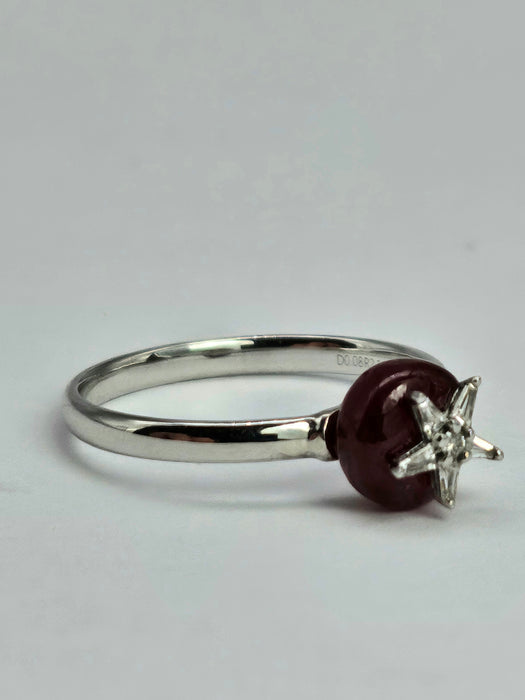 1500: Vintage: 18ct White Gold Ruby Dress/Stacker&nbsp; Ring- petite, cute, sparkly