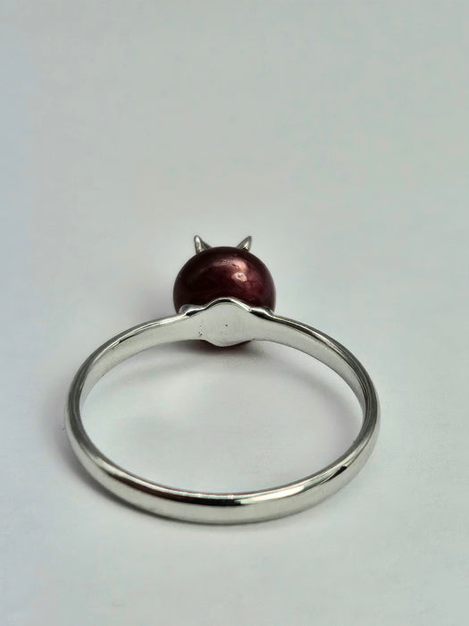 1500: Vintage: 18ct White Gold Ruby Dress/Stacker&nbsp; Ring- petite, cute, sparkly