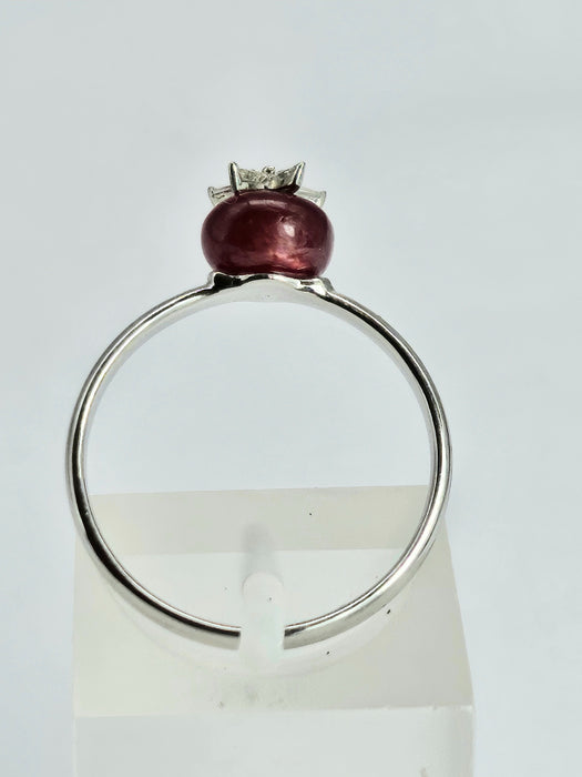 1500: Vintage: 18ct White Gold Ruby Dress/Stacker&nbsp; Ring- petite, cute, sparkly