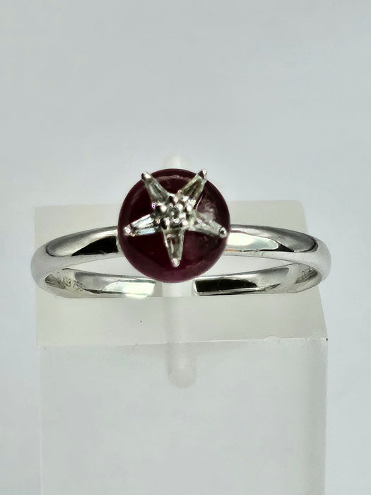 1500: Vintage: 18ct White Gold Ruby Dress/Stacker&nbsp; Ring- petite, cute, sparkly