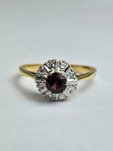 Cargar imagen en el visor de la galería, 1365: Vintage: 18ct Gold Tourmaline Diamonds Target Ring- striking colours
