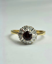 Cargar imagen en el visor de la galería, 1365: Vintage: 18ct Gold Tourmaline Diamonds Target Ring- striking colours
