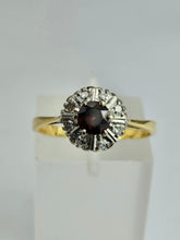 Cargar imagen en el visor de la galería, 1365: Vintage: 18ct Gold Tourmaline Diamonds Target Ring- striking colours

