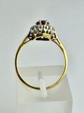 Cargar imagen en el visor de la galería, 1365: Vintage: 18ct Gold Tourmaline Diamonds Target Ring- striking colours
