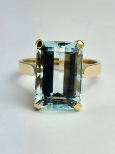 1369:  Vintage; 14ct Gold Large (8ct) Emerald Cut Aquamarine Cocktail Ring