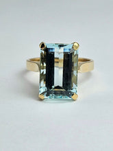 Cargar imagen en el visor de la galería, 1369:  Vintage; 14ct Gold Large (8ct) Emerald Cut Aquamarine Cocktail Ring

