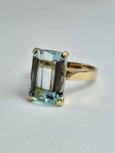 1369:  Vintage; 14ct Gold Large (8ct) Emerald Cut Aquamarine Cocktail Ring