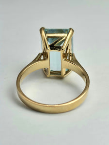 1369:  Vintage; 14ct Gold Large (8ct) Emerald Cut Aquamarine Cocktail Ring